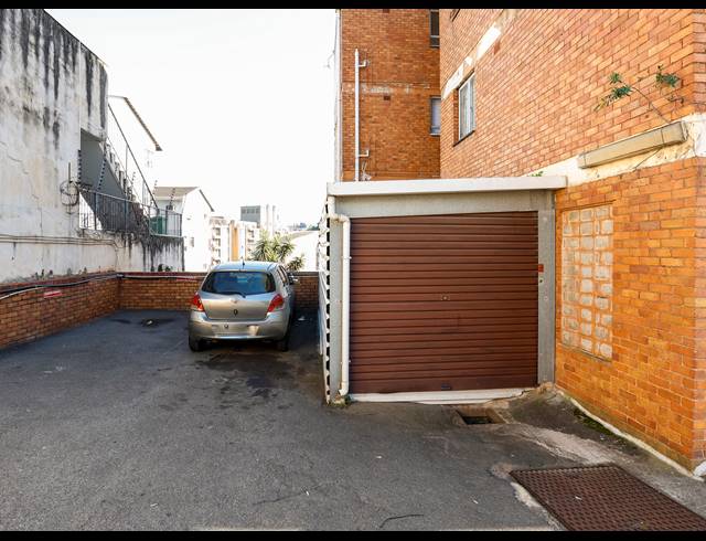 1 BEDROOM FLAT FOR SALE IN OVERPORT